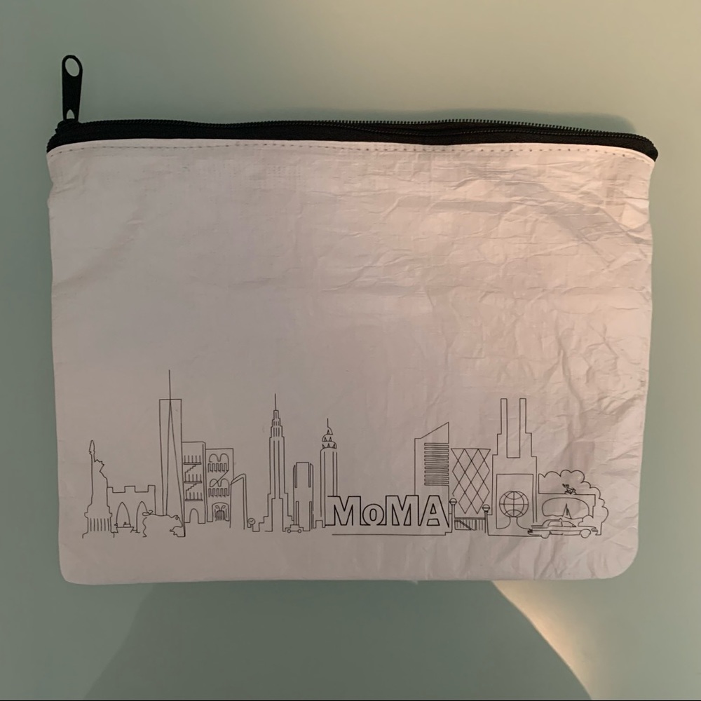 NWOT MoMA White NYC Skyline Pouch